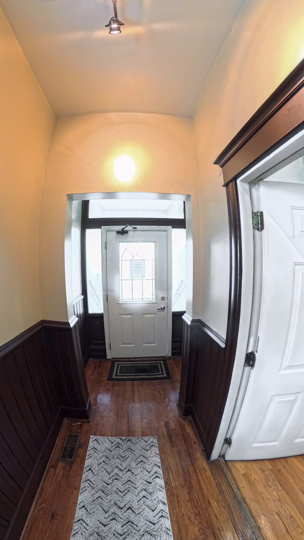 63 E 56th Street, Chicago, IL 60637