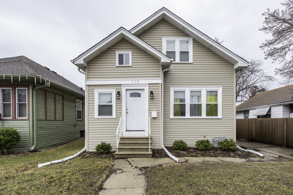 705 Massena Avenue, Waukegan, IL 60085