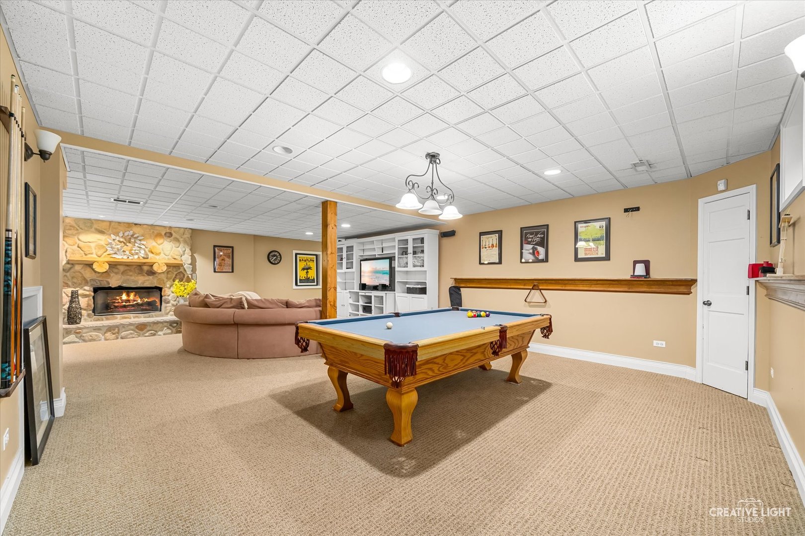 1909 Montclair Drive, Naperville, IL 60565