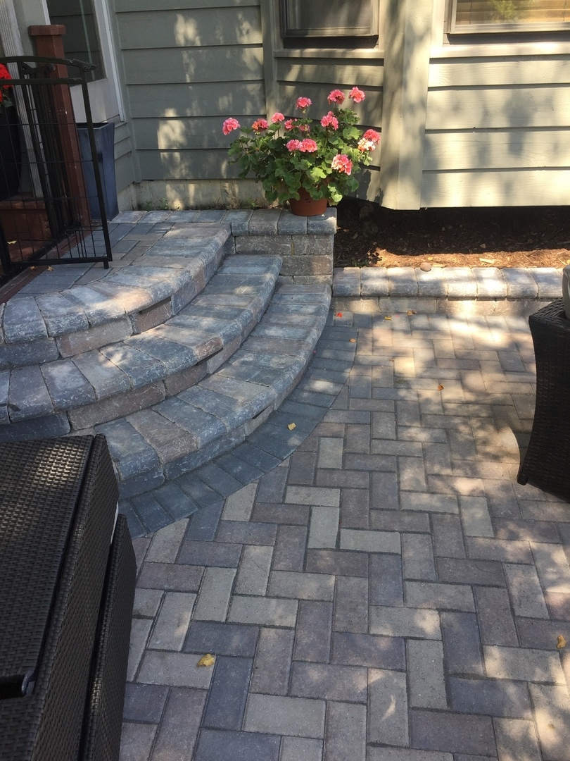 1909 Montclair Drive, Naperville, IL 60565