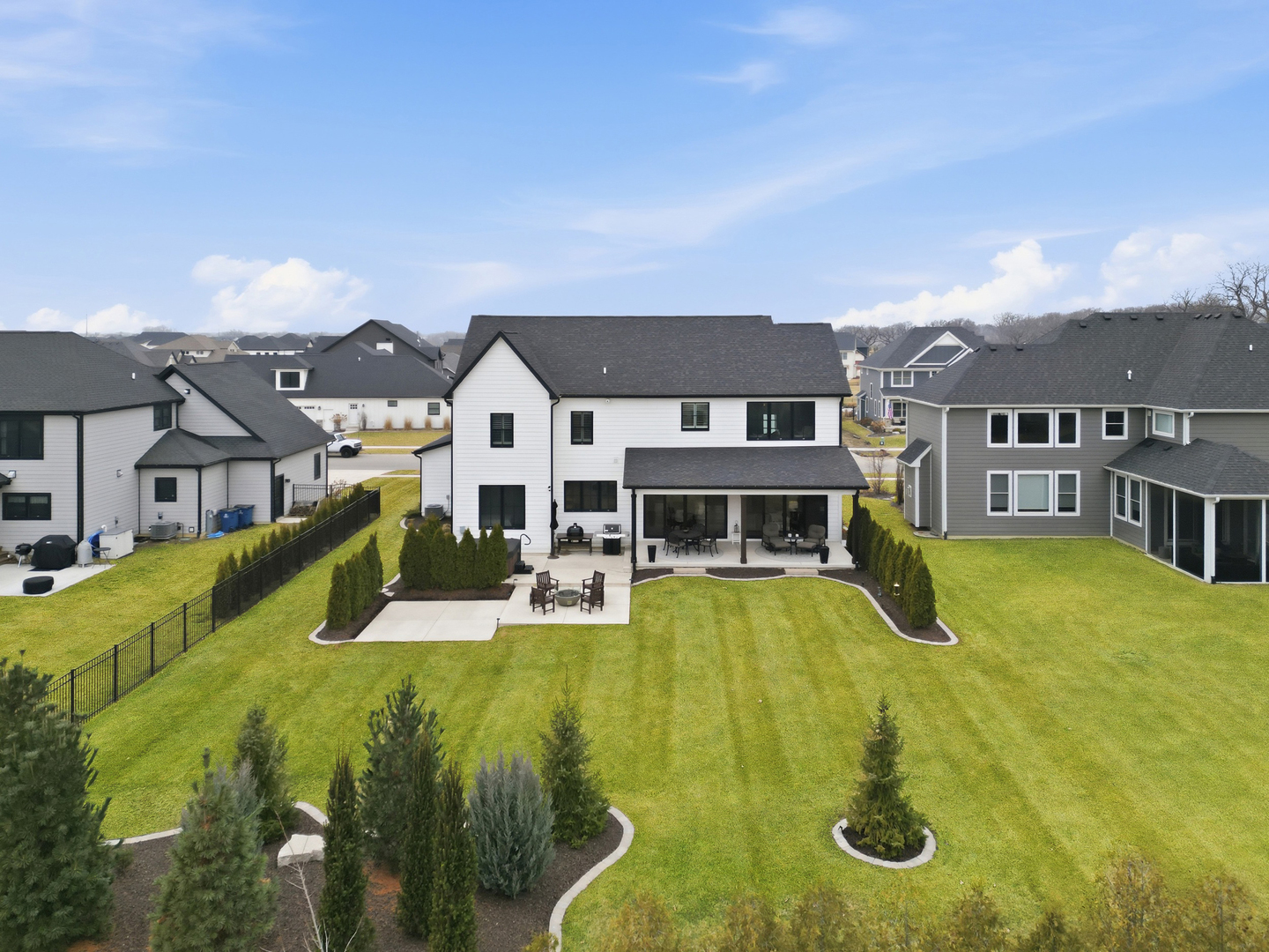 9727 Dunegrass Way, St. John, IN 46373