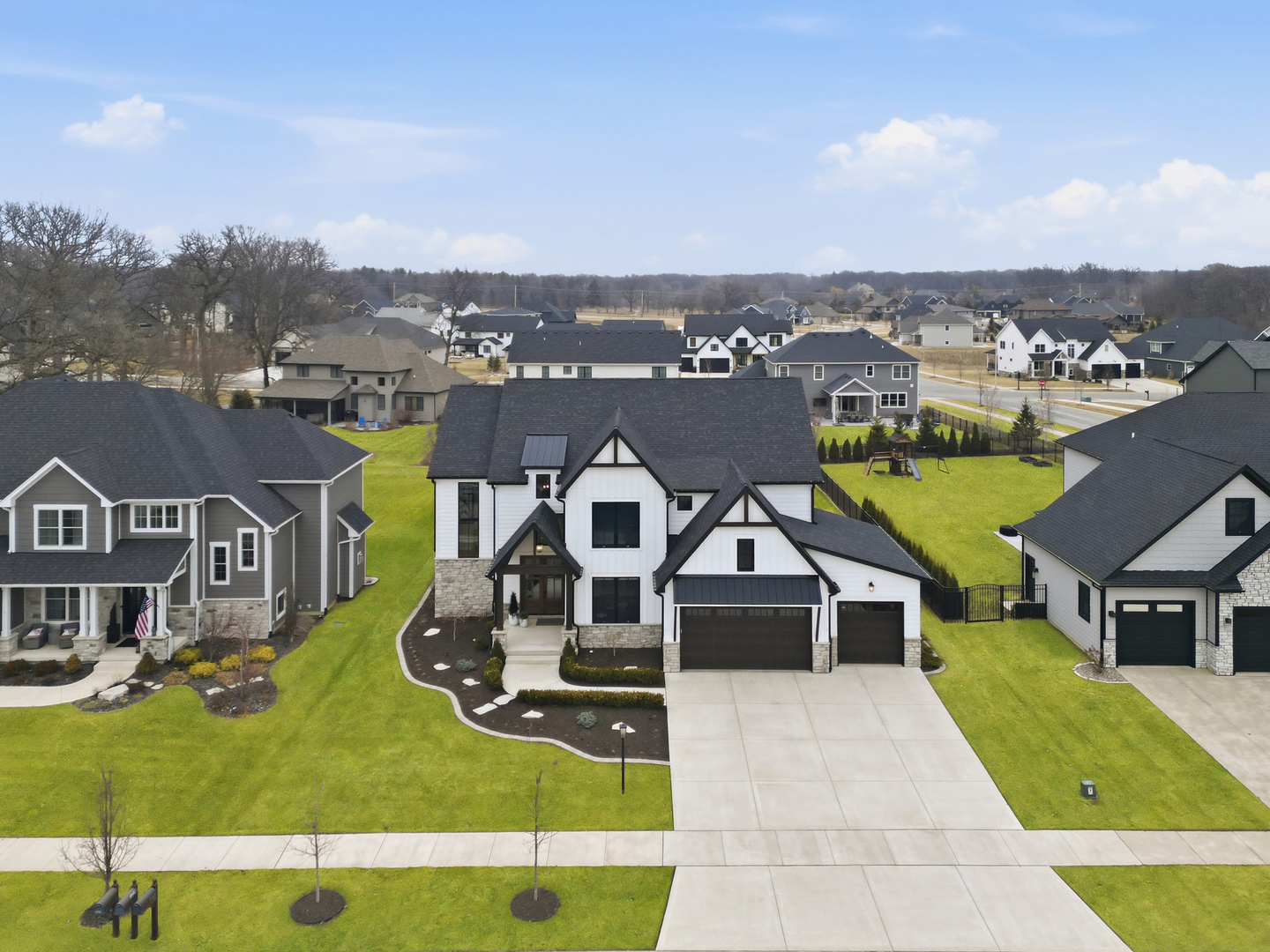 9727 Dunegrass Way, St. John, IN 46373