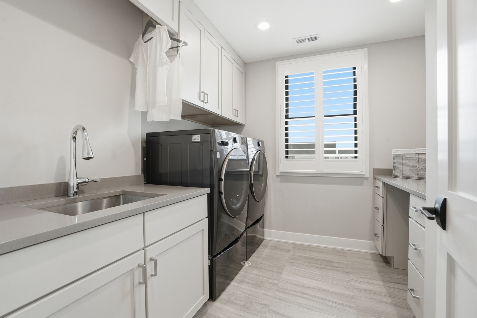 9727 Dunegrass Way, St. John, IN 46373