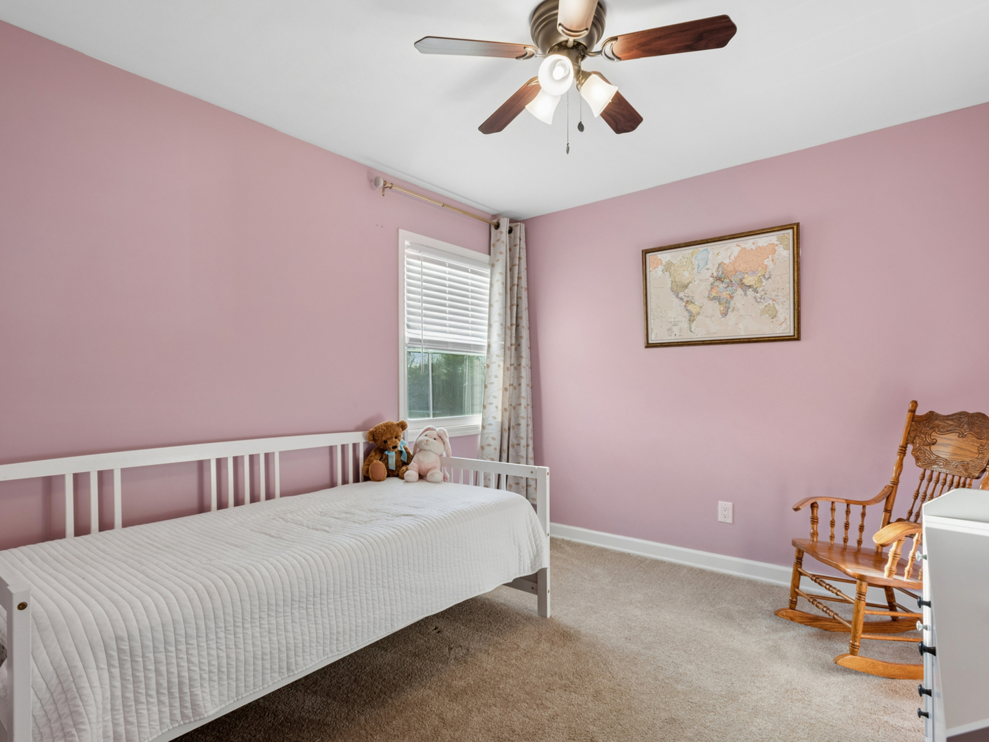 304 N SYCAMORE Lane, North Aurora, IL 60542