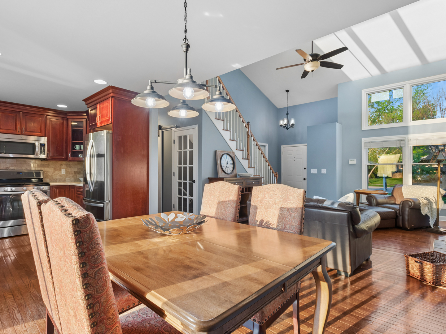 304 N SYCAMORE Lane, North Aurora, IL 60542