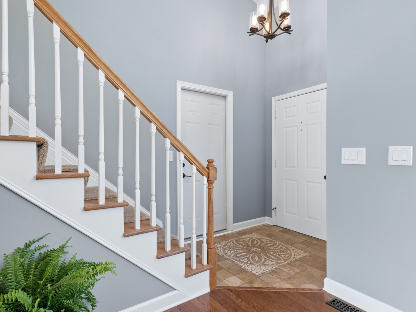 304 N SYCAMORE Lane, North Aurora, IL 60542