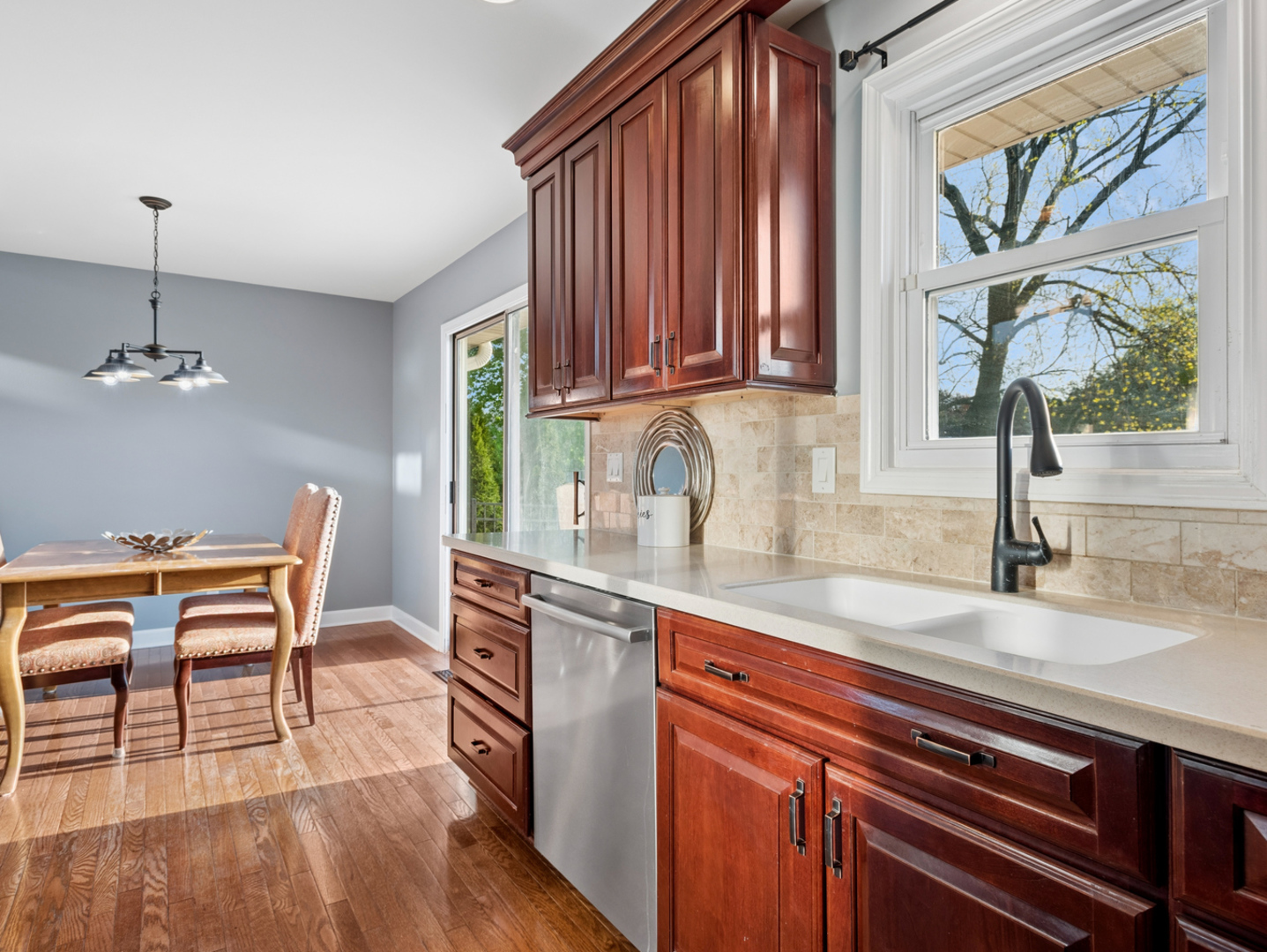 304 N SYCAMORE Lane, North Aurora, IL 60542