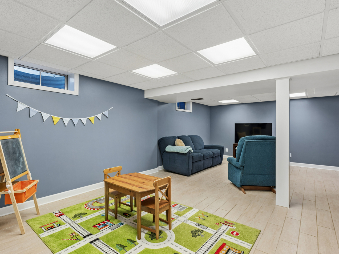 304 N SYCAMORE Lane, North Aurora, IL 60542