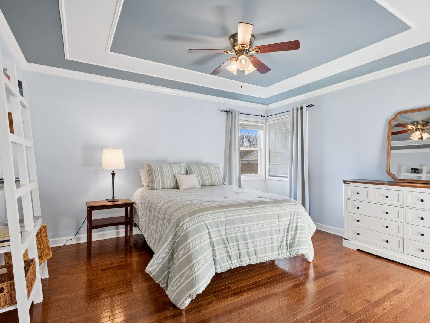 304 N SYCAMORE Lane, North Aurora, IL 60542