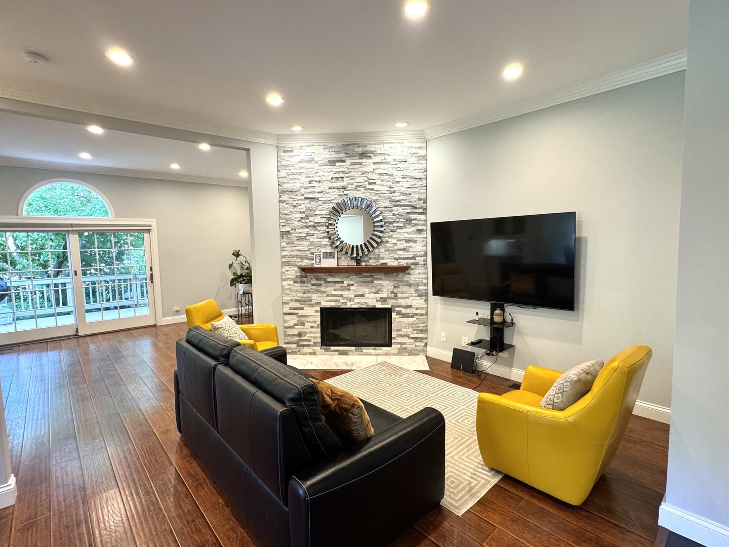 1009 Arbor Court, Mount Prospect, IL 60056