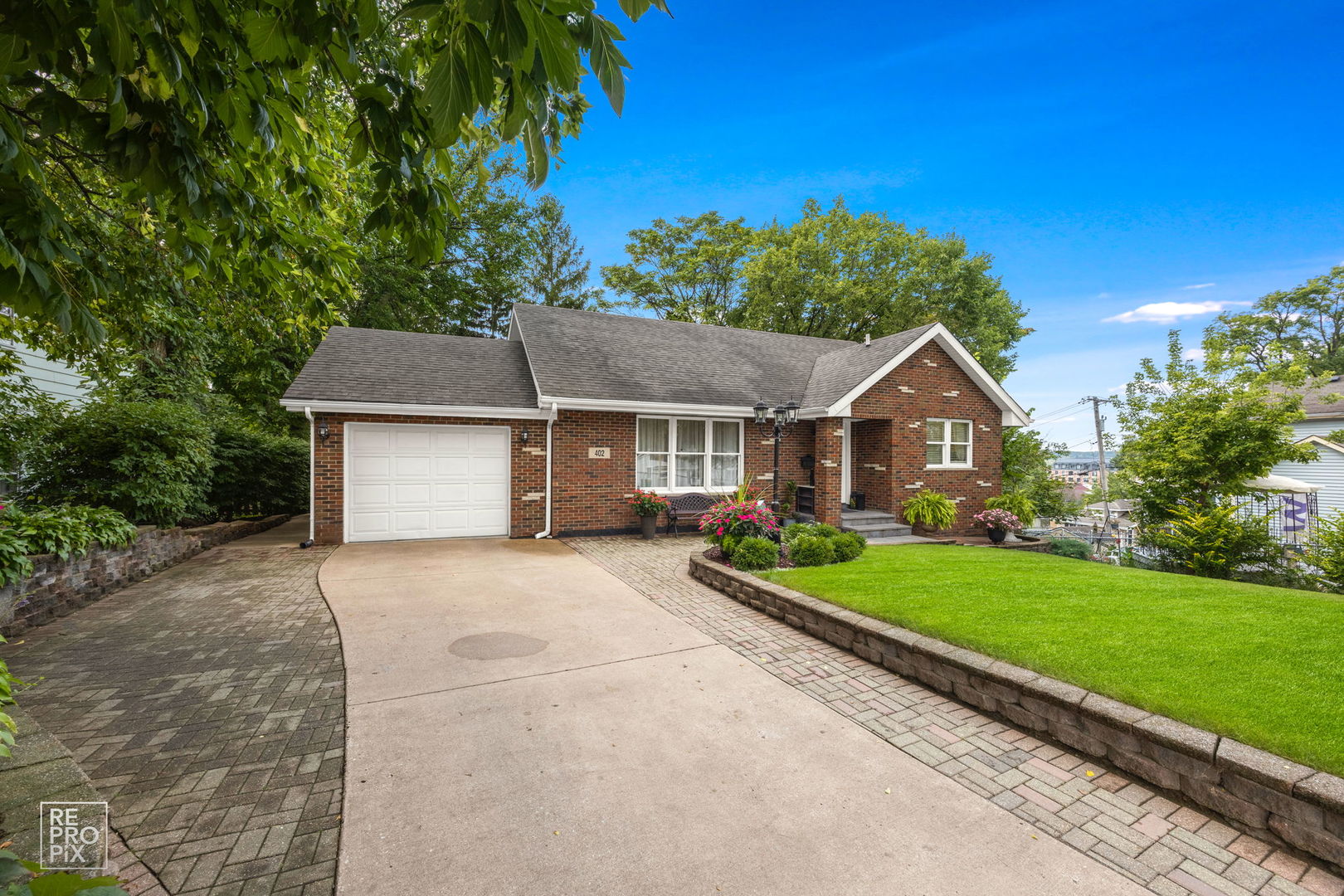 402 Stephen Street, Lemont, IL 60439