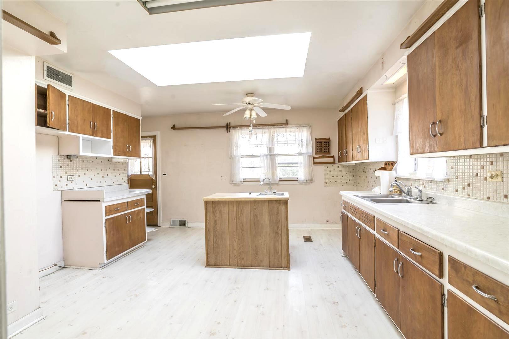 155 Cornell Avenue, Des Plaines, IL 60016