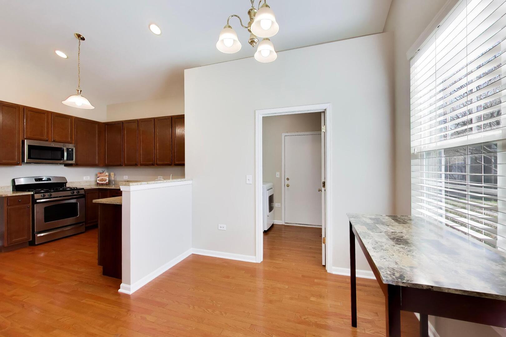 985 Oak Ridge Boulevard, Elgin, IL 60120