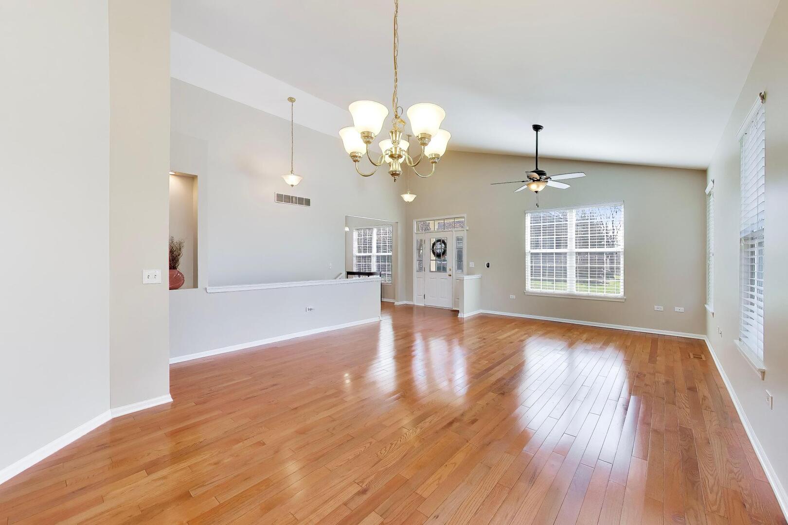 985 Oak Ridge Boulevard, Elgin, IL 60120