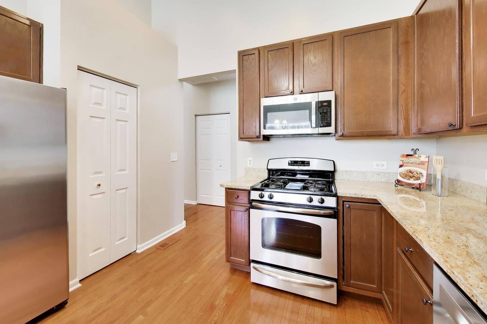 985 Oak Ridge Boulevard, Elgin, IL 60120