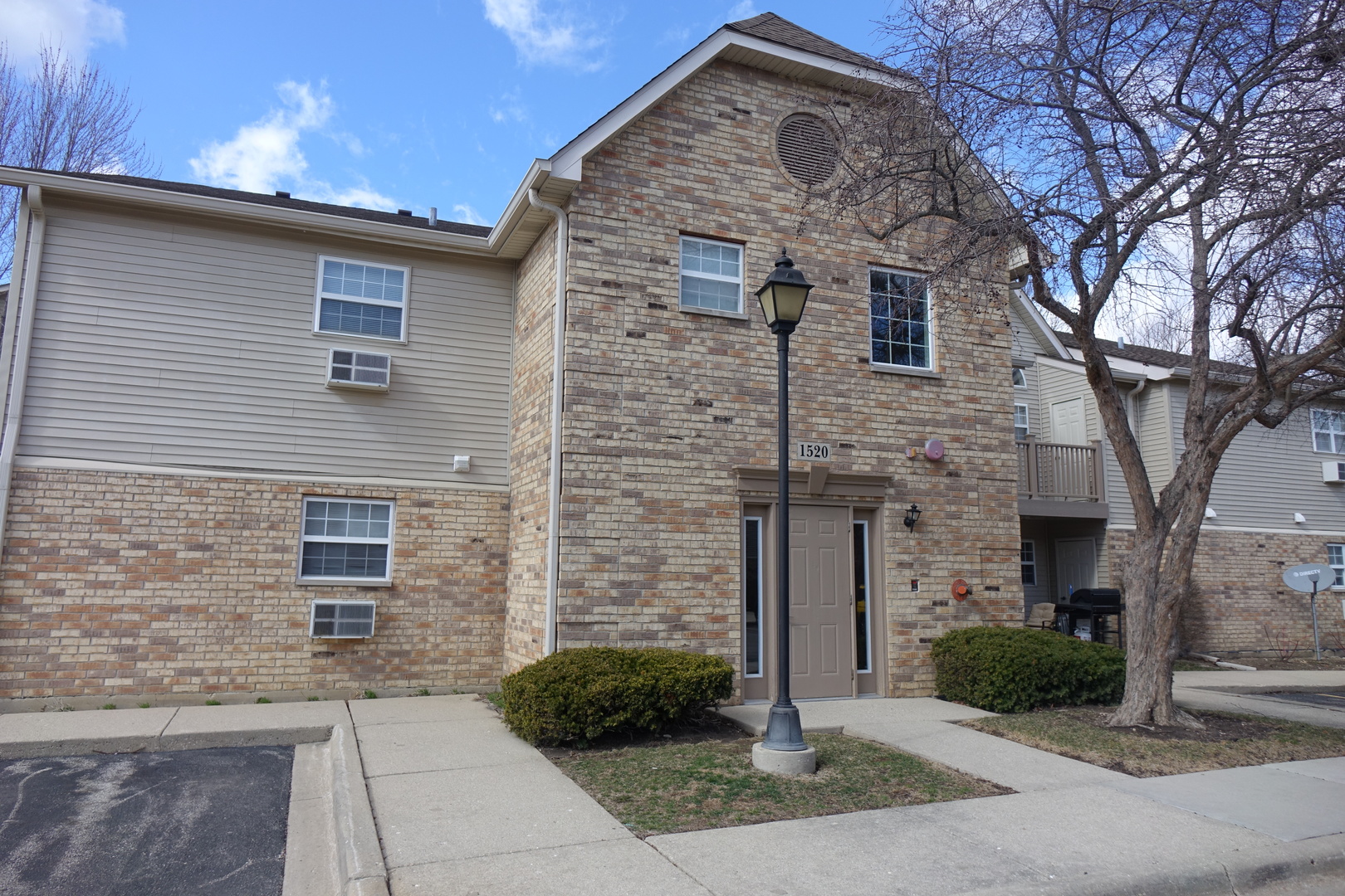 1520 W Sand Bar Court #1C, Round Lake Beach, IL 60073