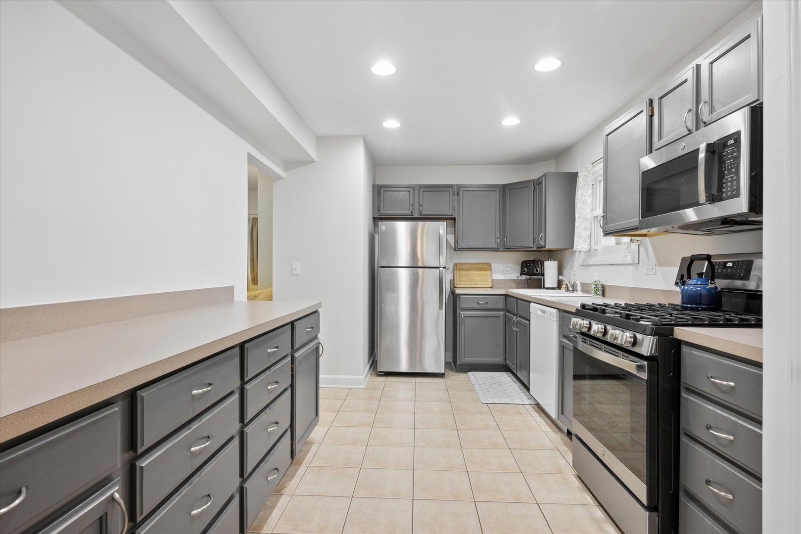 524 Monroe Road, Bolingbrook, IL 60440