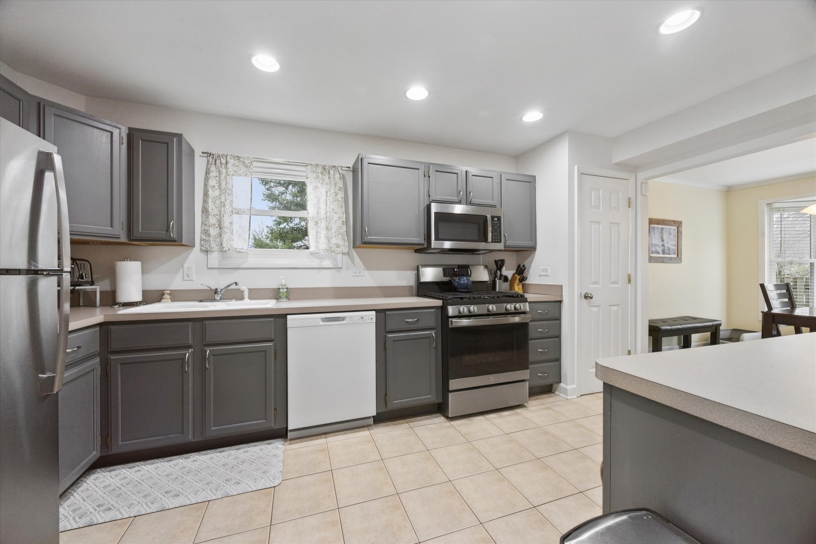 524 Monroe Road, Bolingbrook, IL 60440