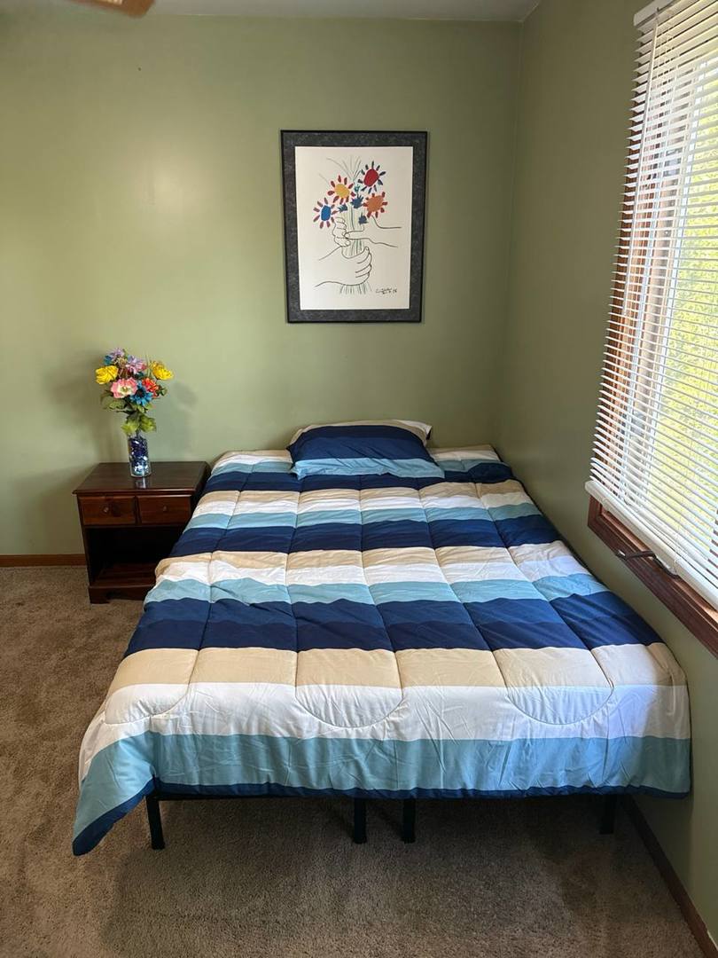 105 E Red Oak Avenue, Bensenville, IL 60106