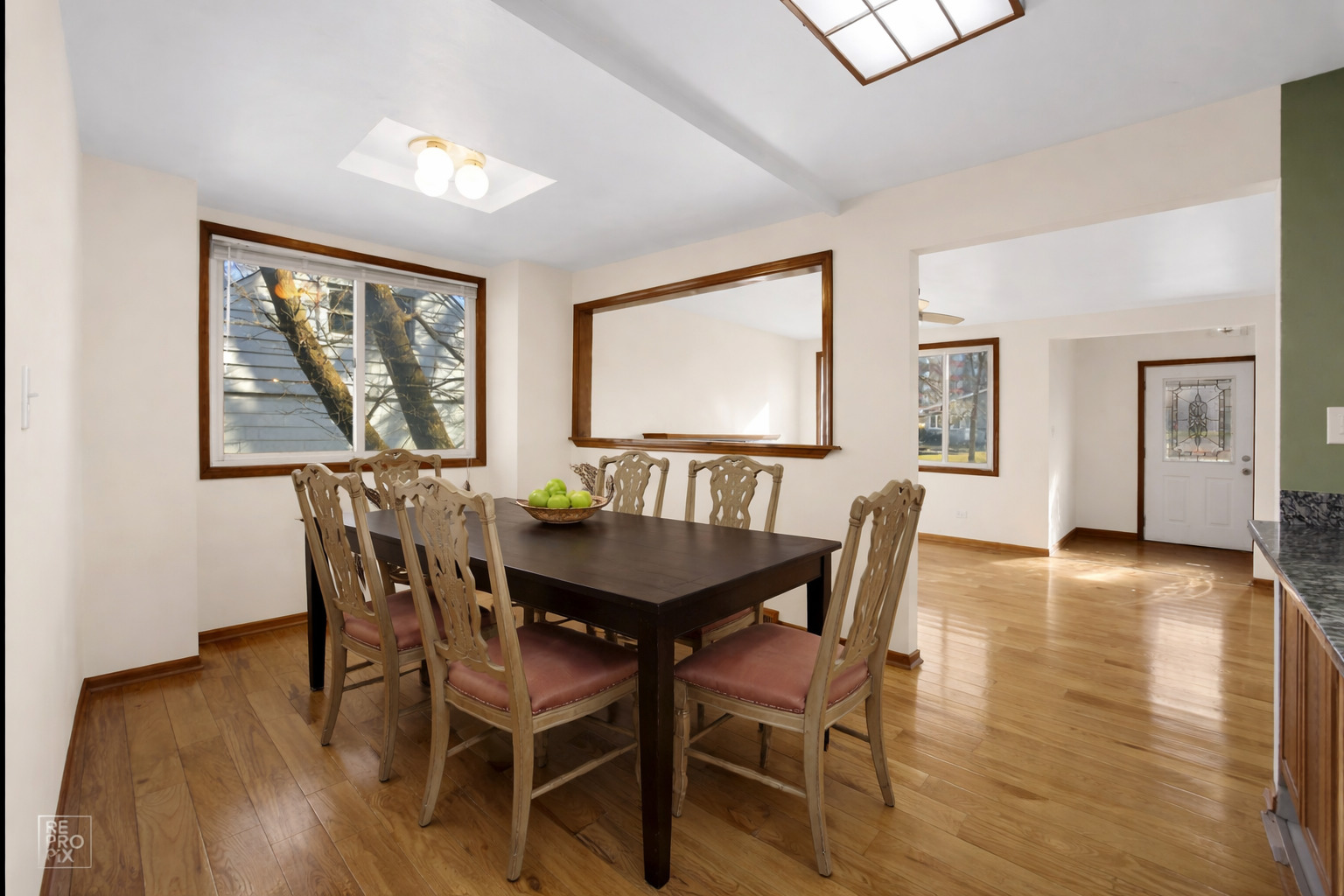 105 E Red Oak Avenue, Bensenville, IL 60106