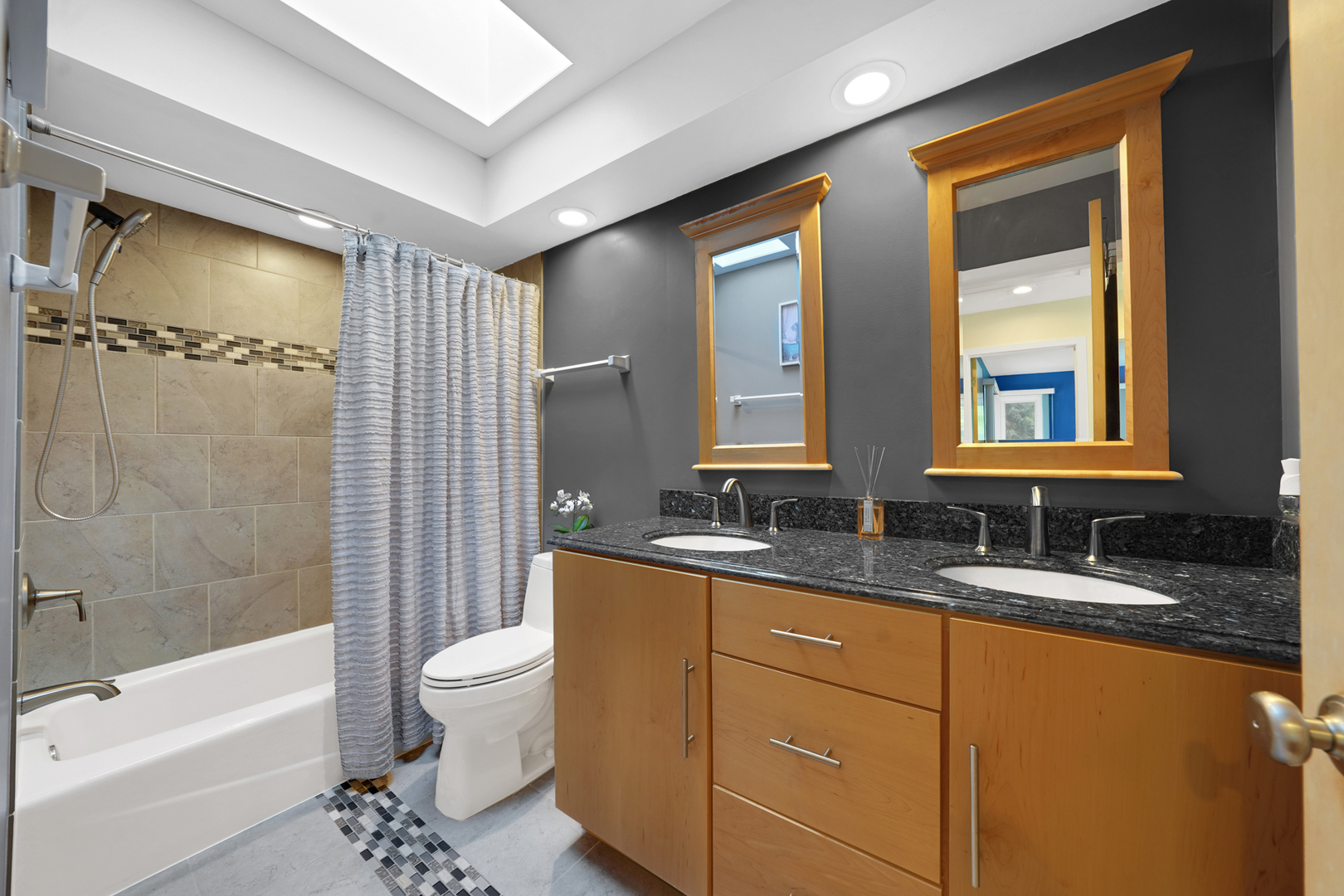 417 Lake Shore Boulevard, Wauconda, IL 60084