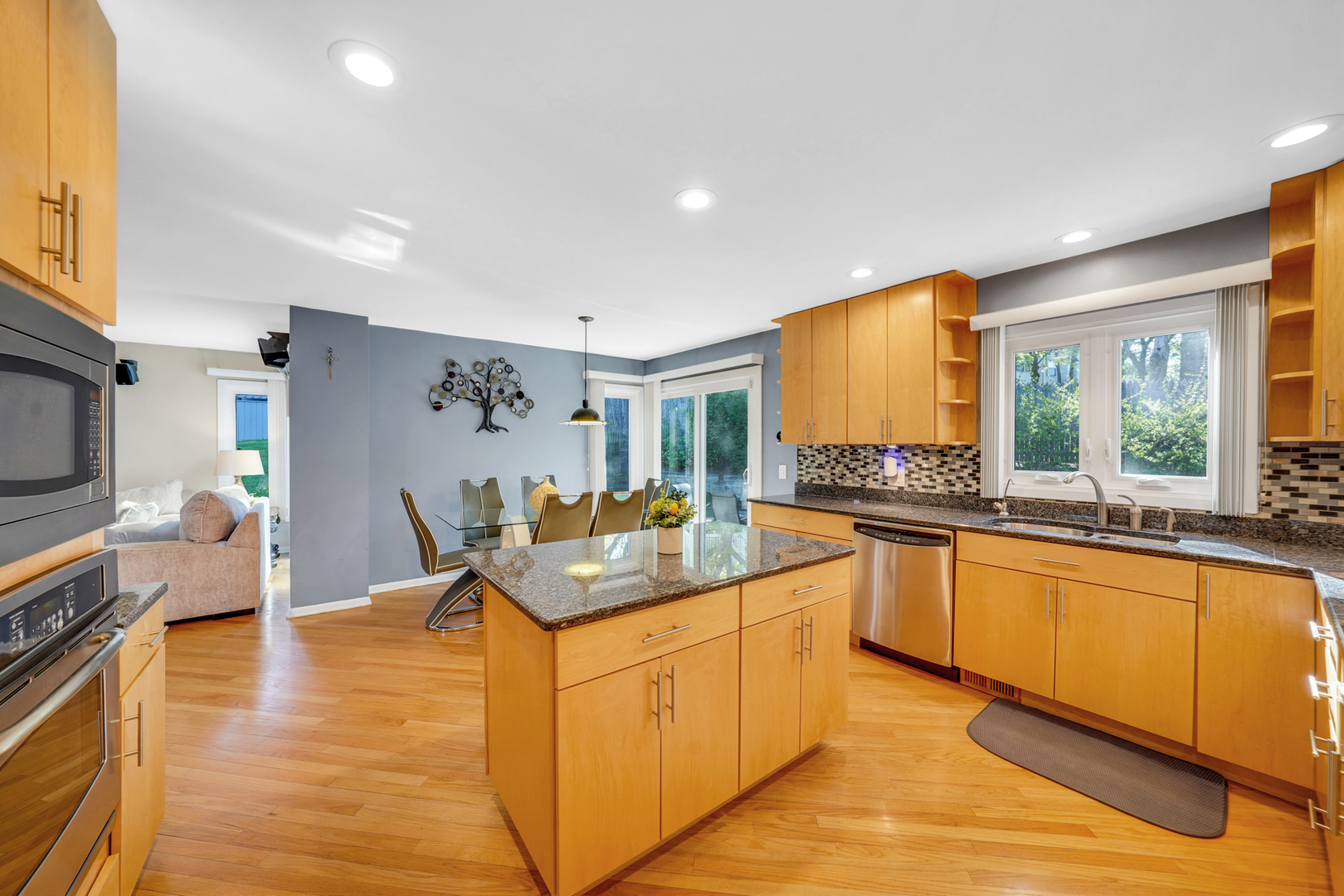 417 Lake Shore Boulevard, Wauconda, IL 60084