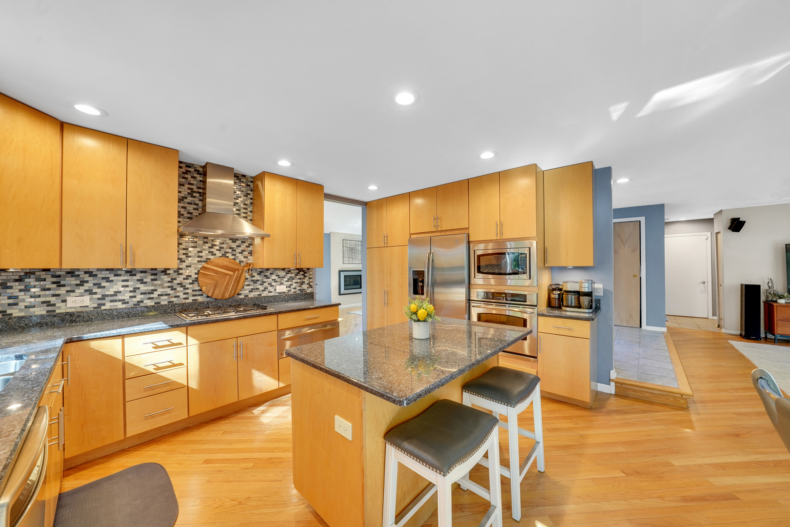 417 Lake Shore Boulevard, Wauconda, IL 60084