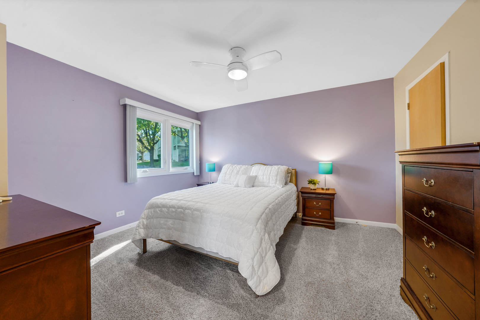 417 Lake Shore Boulevard, Wauconda, IL 60084