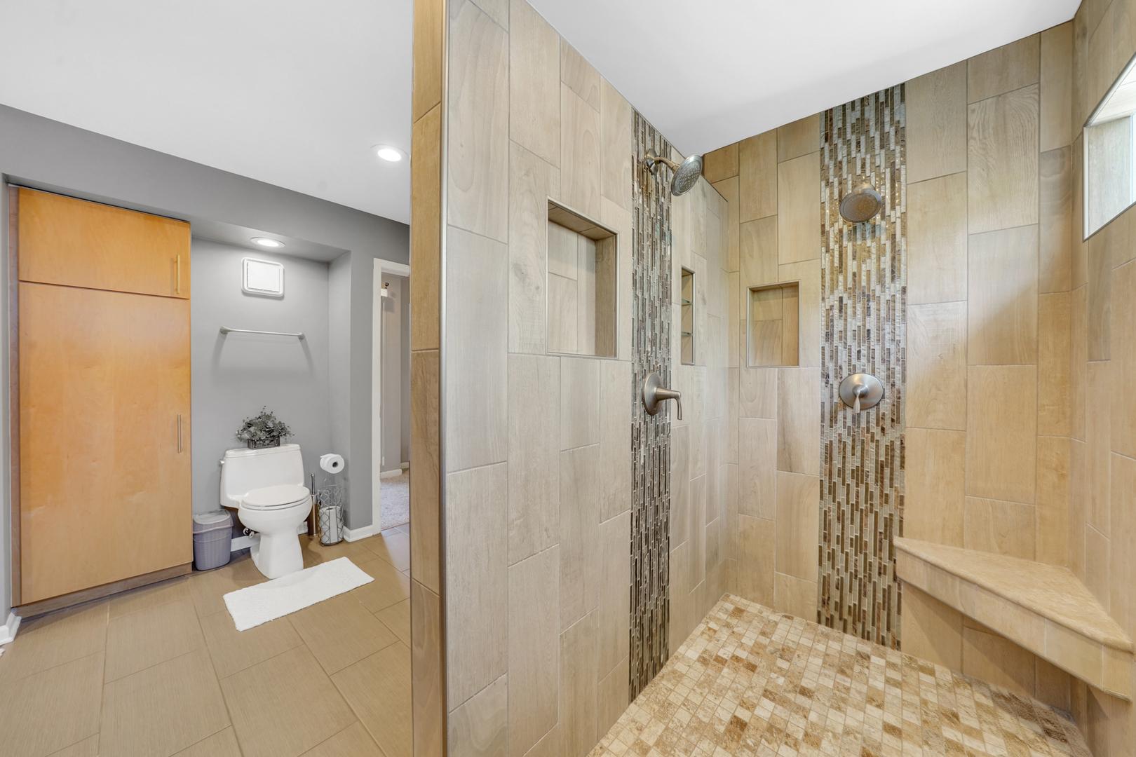 417 Lake Shore Boulevard, Wauconda, IL 60084