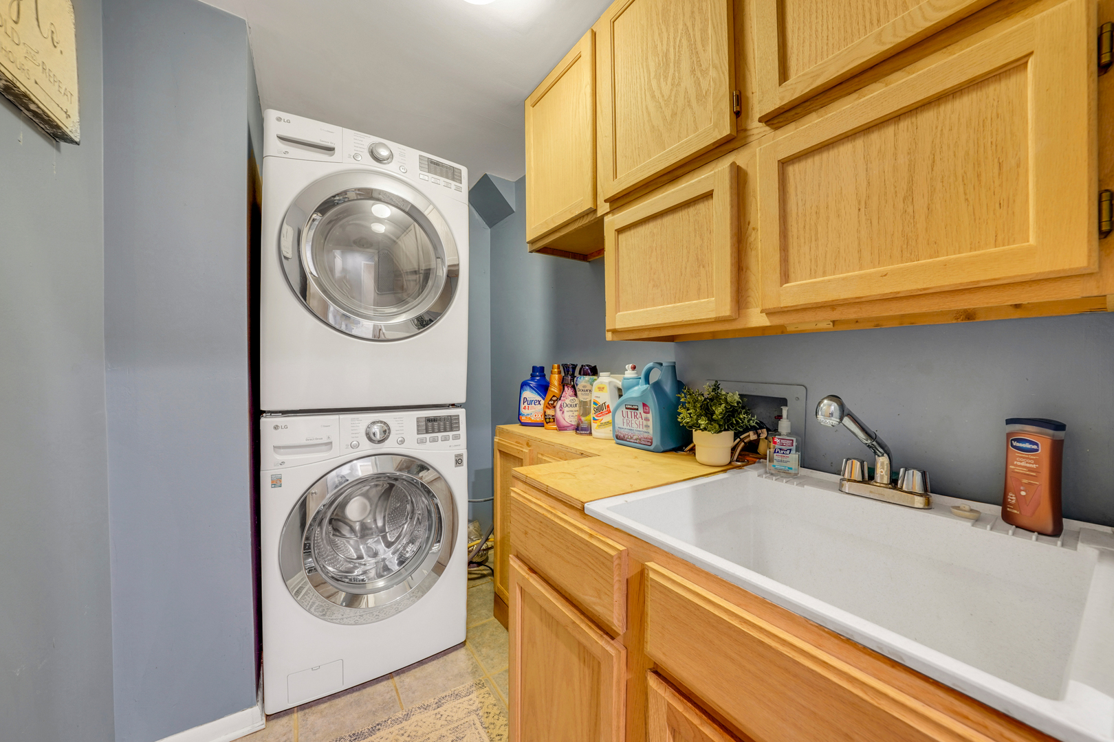 417 Lake Shore Boulevard, Wauconda, IL 60084