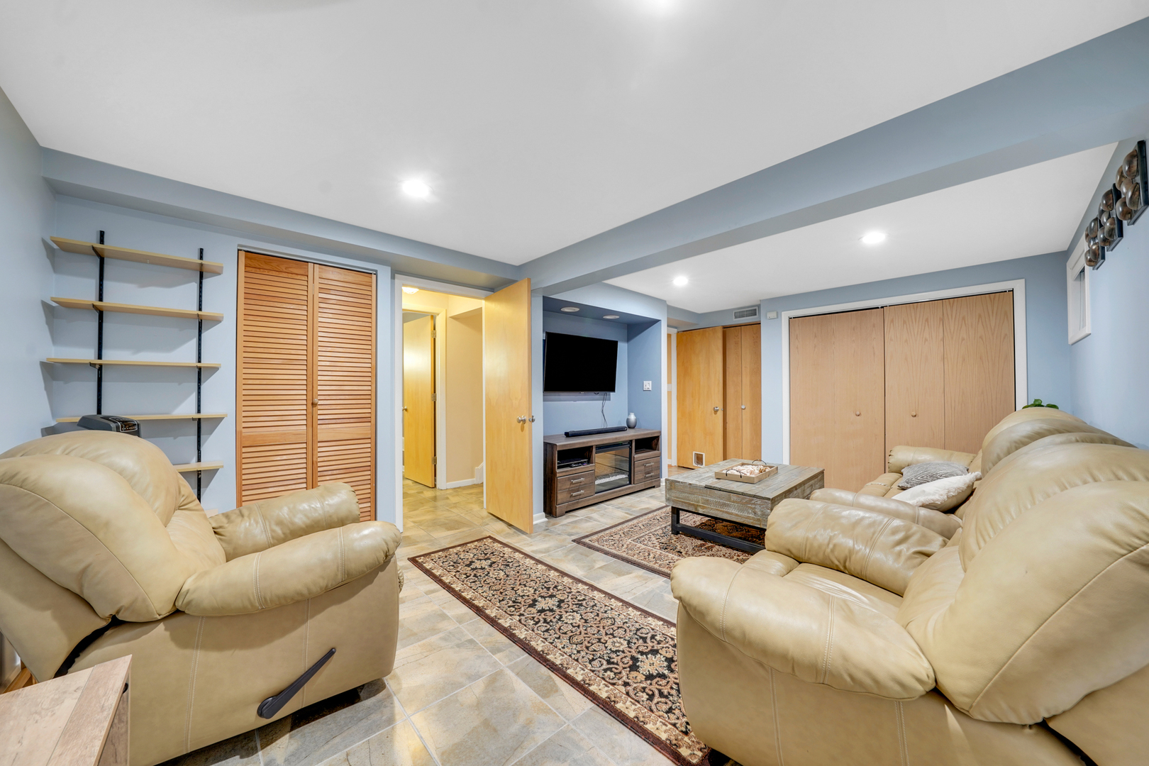 417 Lake Shore Boulevard, Wauconda, IL 60084