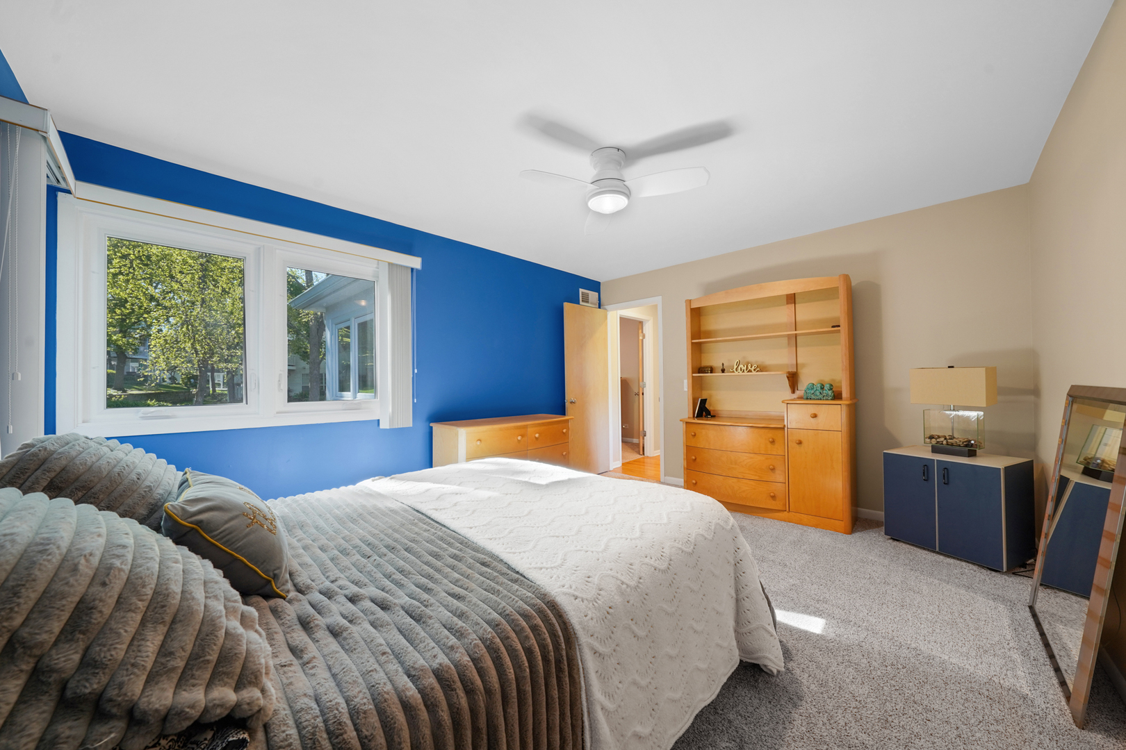 417 Lake Shore Boulevard, Wauconda, IL 60084