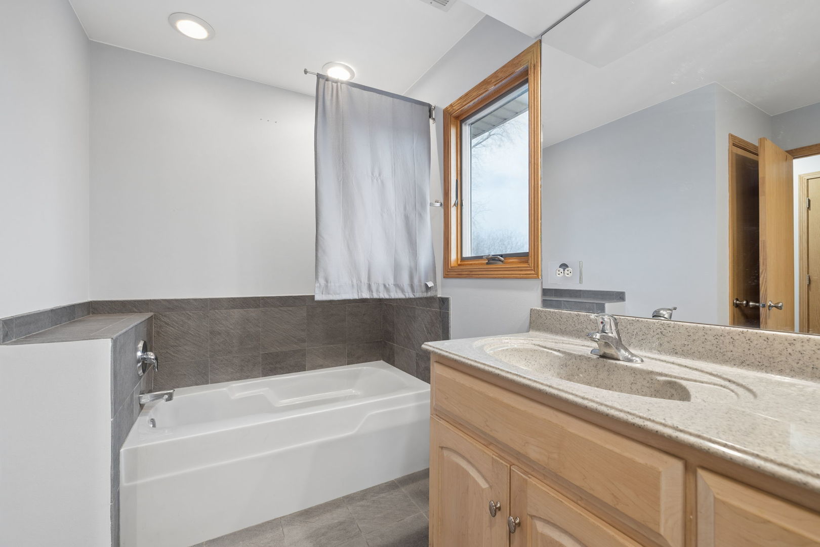 9136 Pembroke Lane, Bridgeview, IL 60455