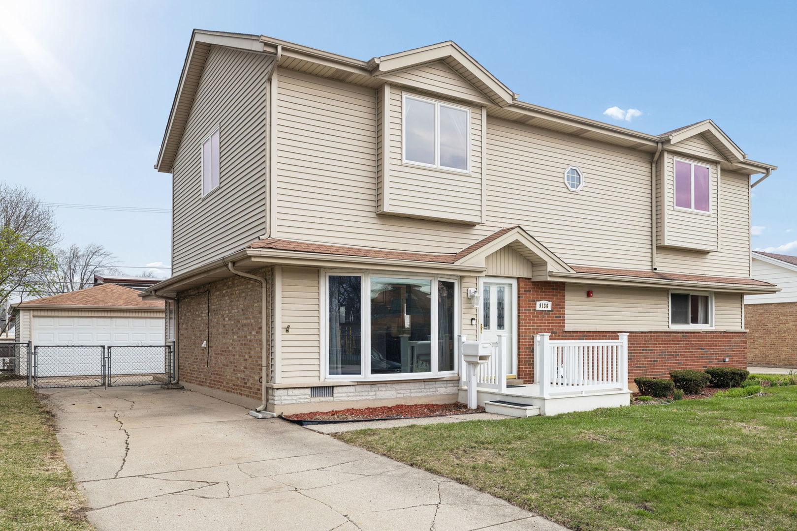 9136 Pembroke Lane, Bridgeview, IL 60455