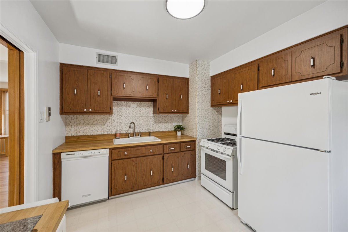 1803 Balmoral Avenue, Westchester, IL 60154