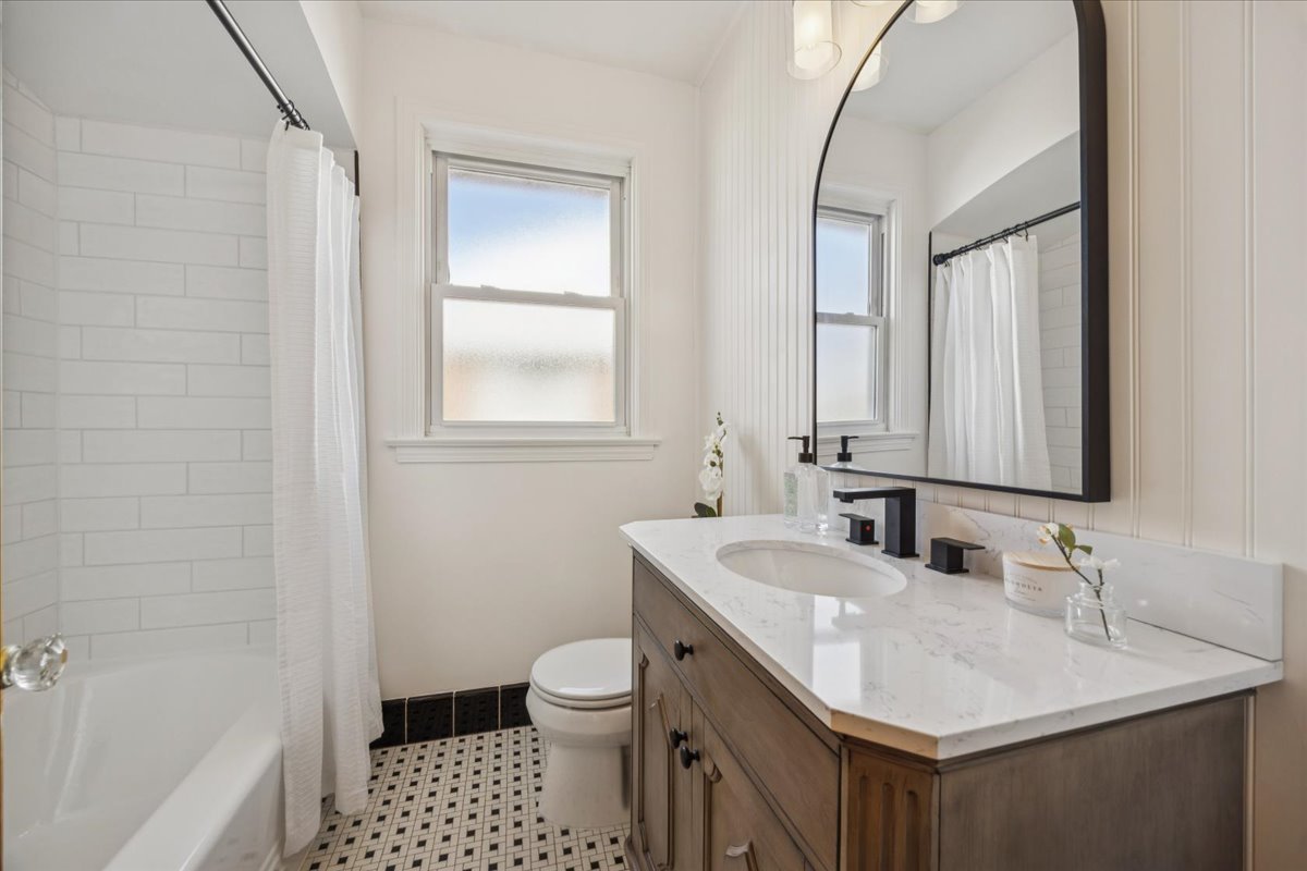 1803 Balmoral Avenue, Westchester, IL 60154