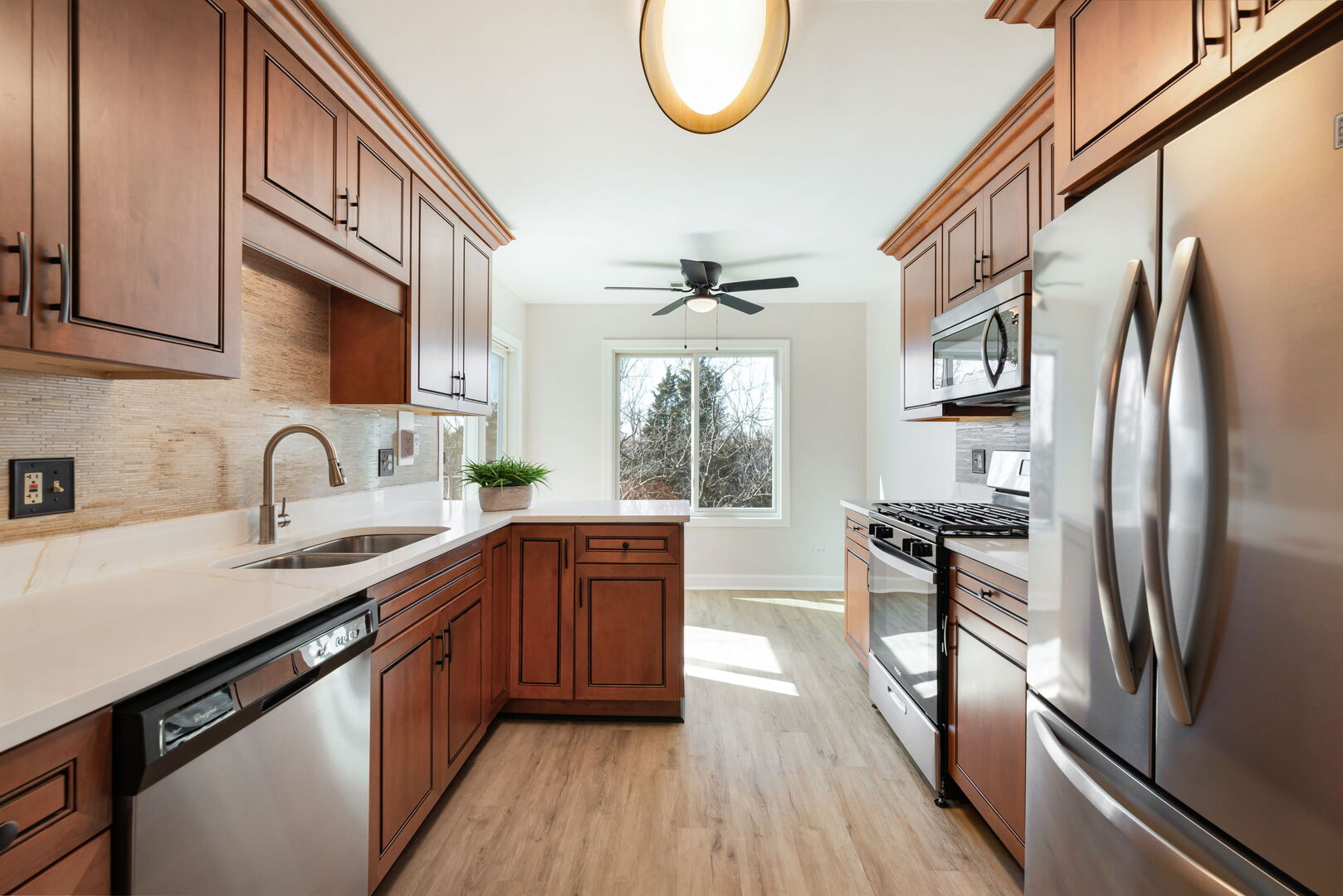 7000 Sussex Court #204, Woodridge, IL 60517