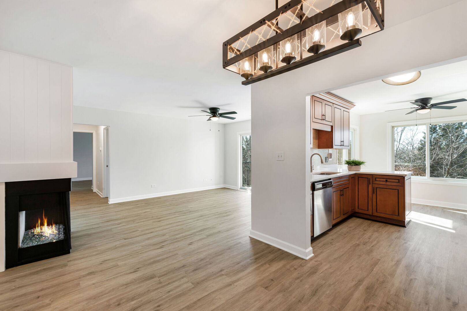 7000 Sussex Court #204, Woodridge, IL 60517