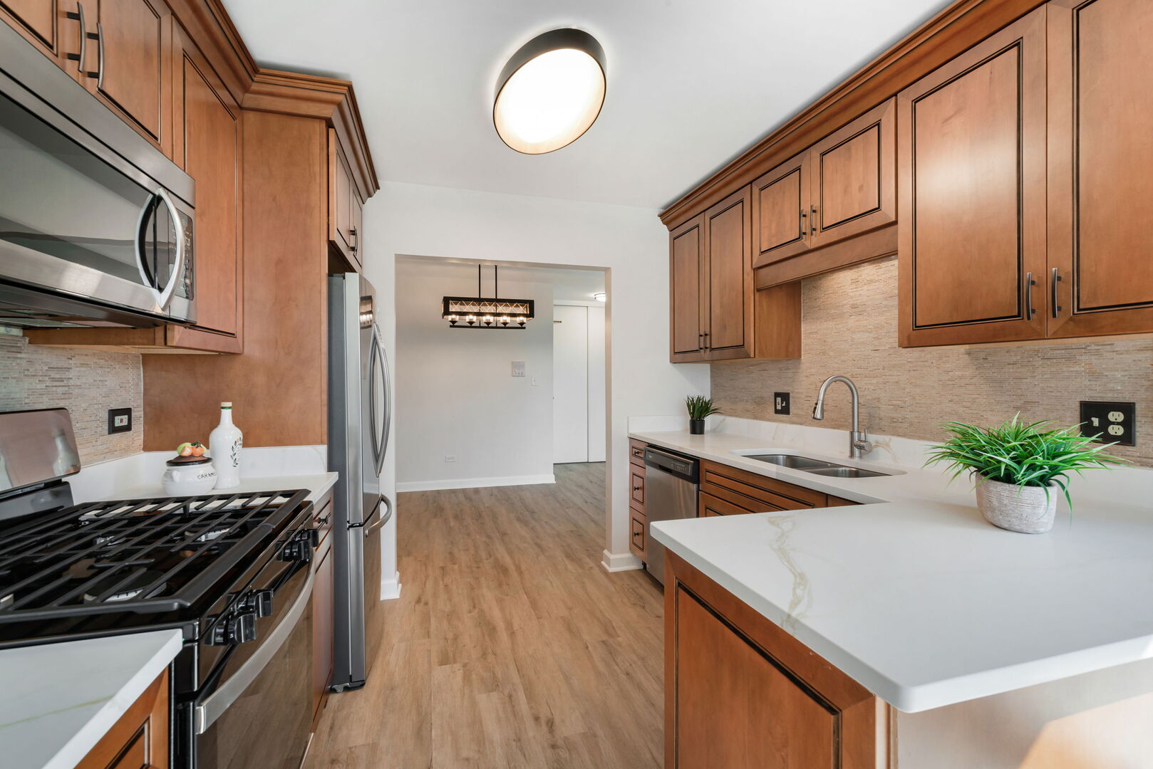 7000 Sussex Court #204, Woodridge, IL 60517