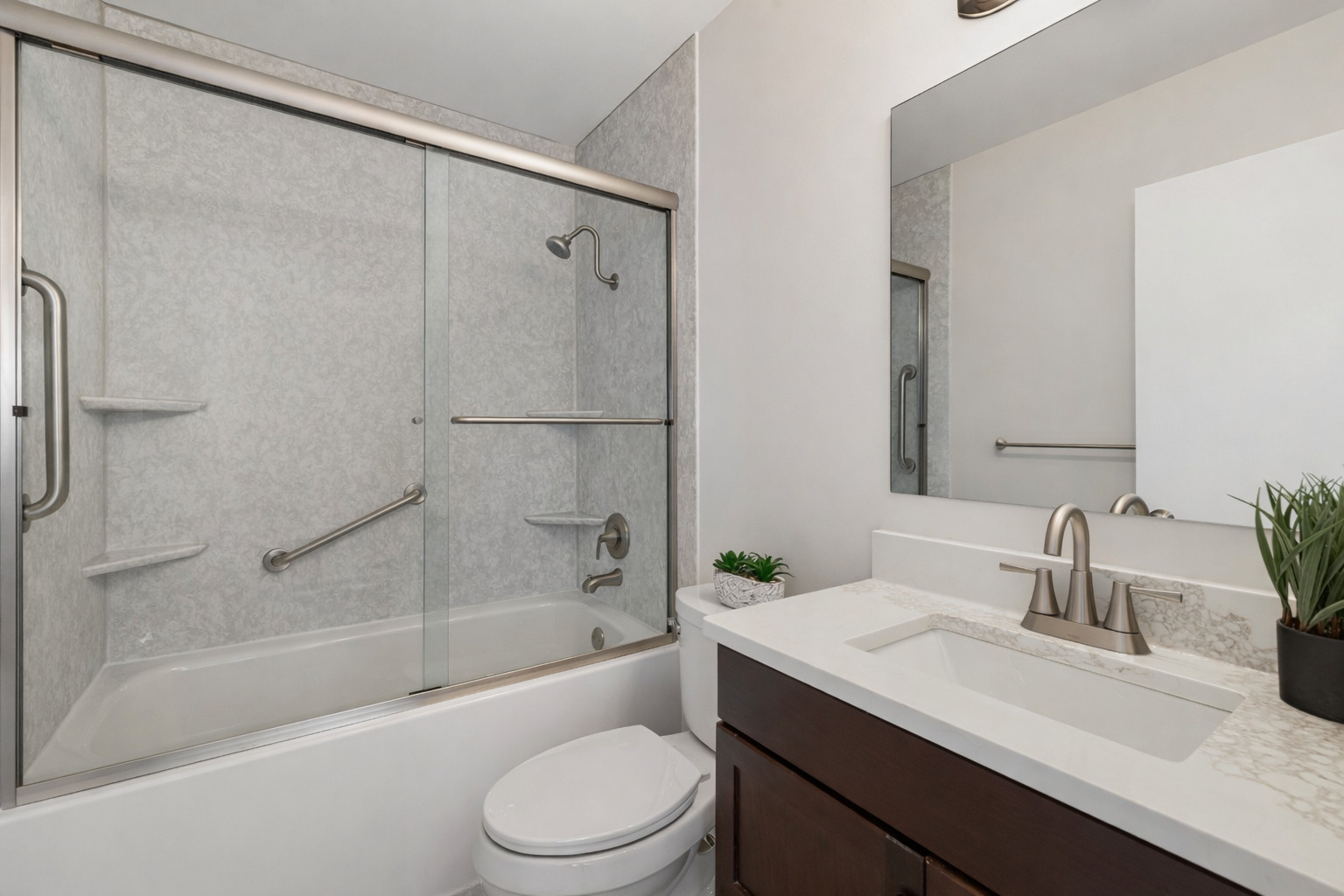 7000 Sussex Court #204, Woodridge, IL 60517