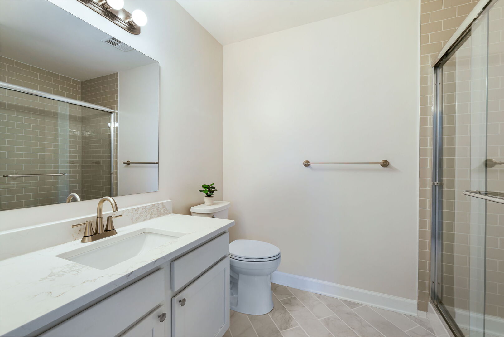 7000 Sussex Court #204, Woodridge, IL 60517