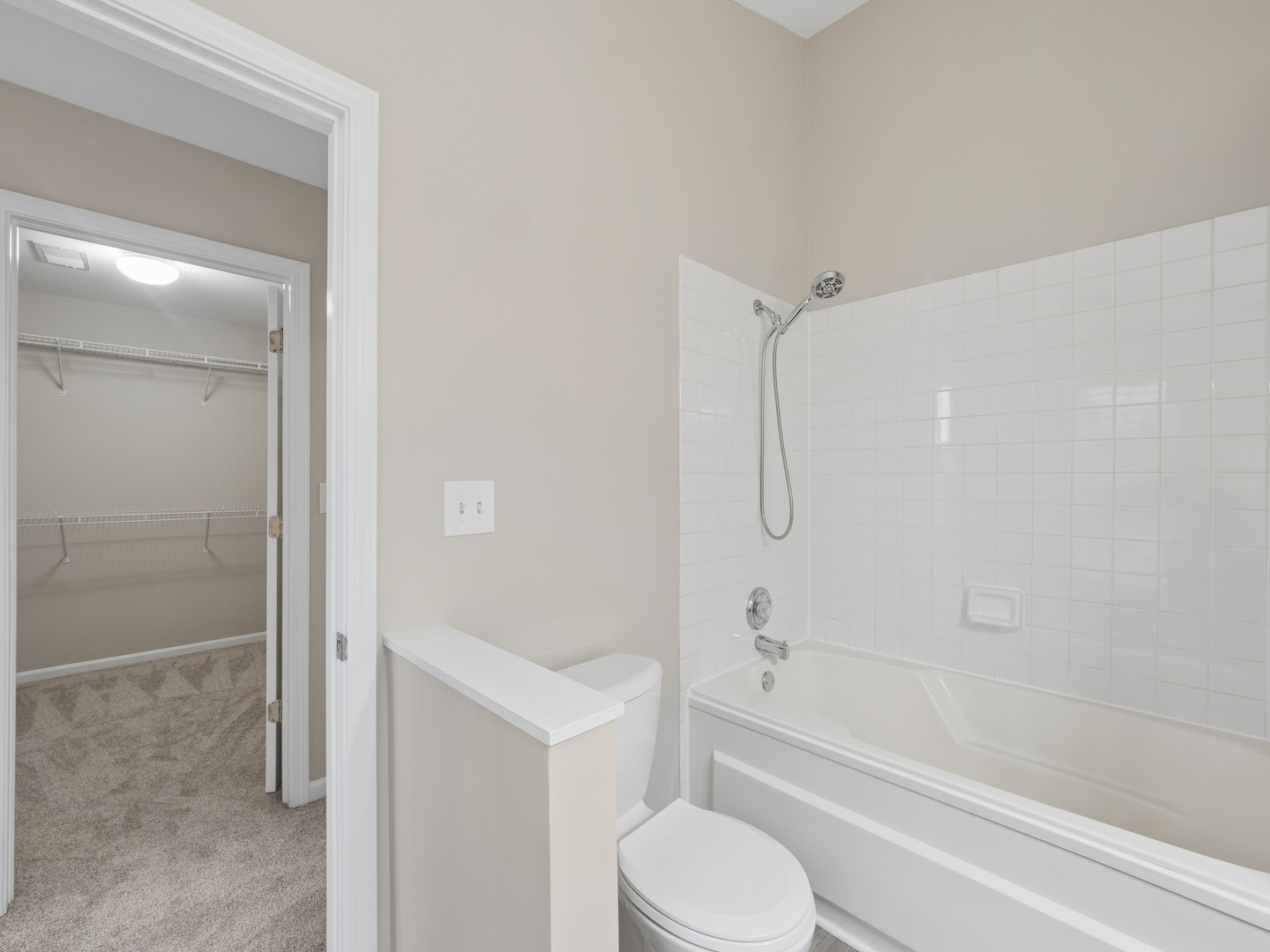 3039 Autumn Lake Drive #3039, Aurora, IL 60504