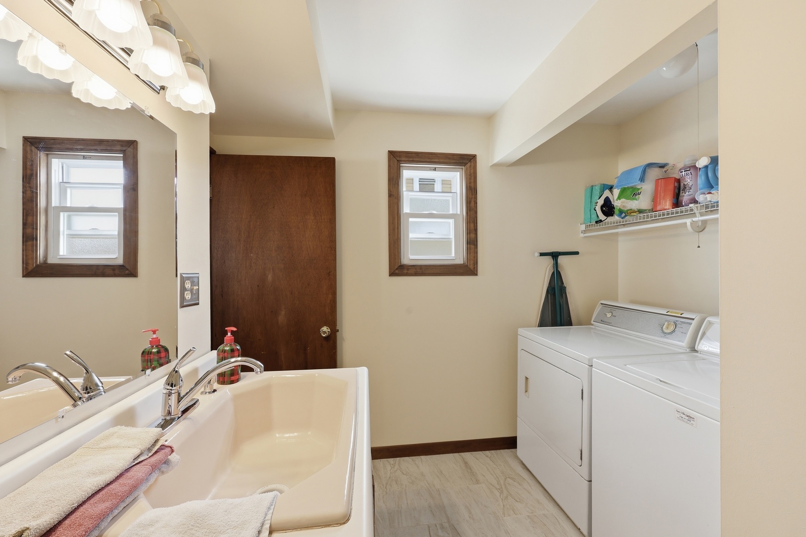 9637 Rutherford Avenue, Oak Lawn, IL 60453