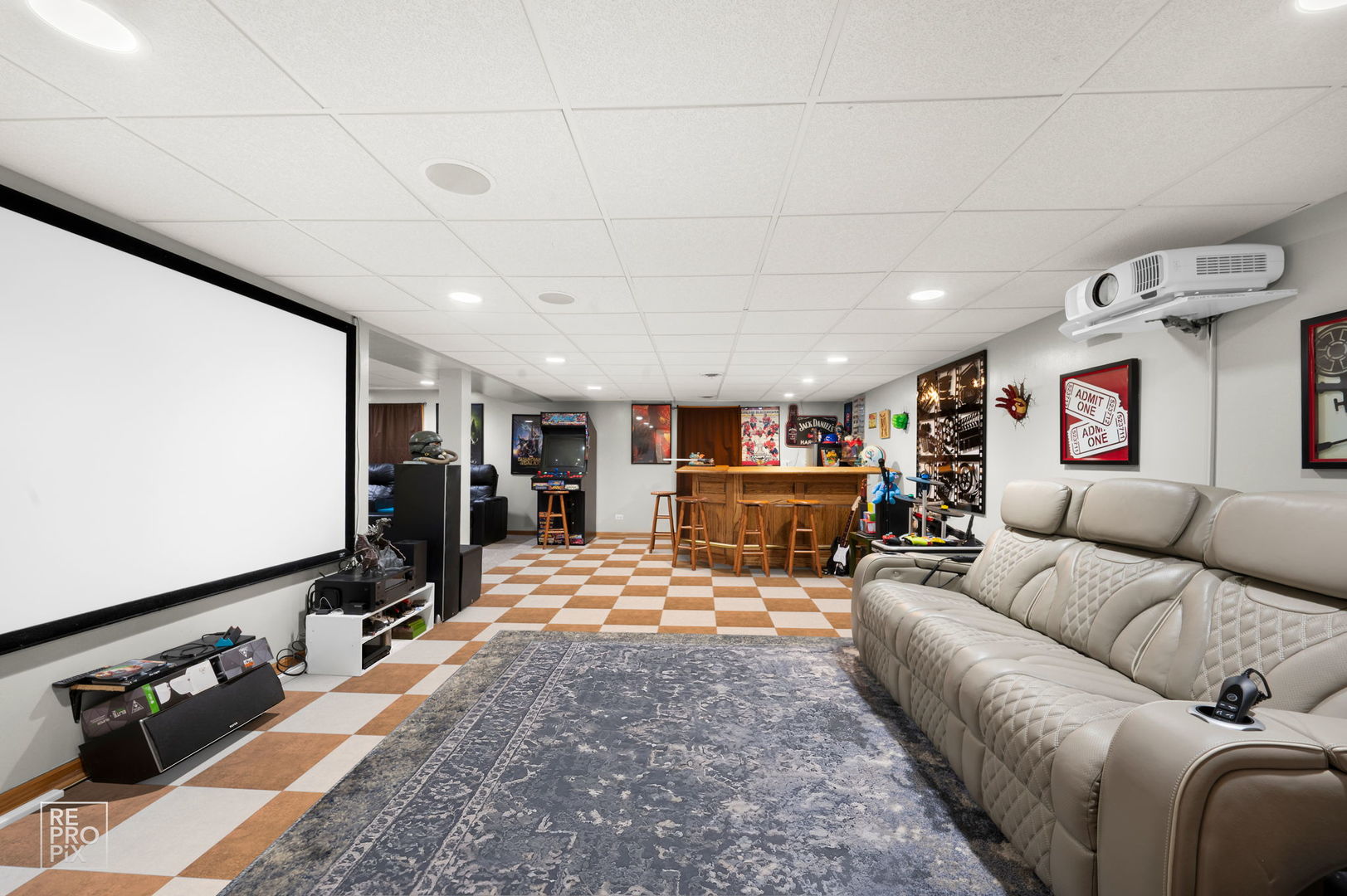 560 E Armitage Avenue, Addison, IL 60101