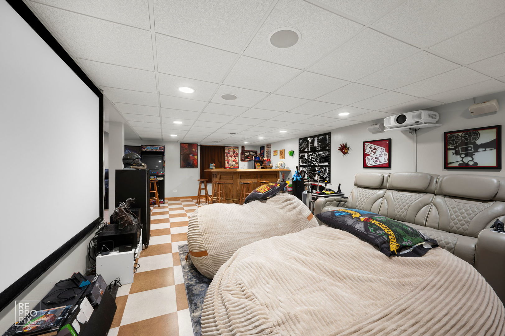 560 E Armitage Avenue, Addison, IL 60101