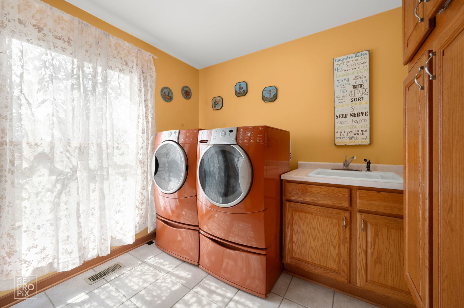 560 E Armitage Avenue, Addison, IL 60101