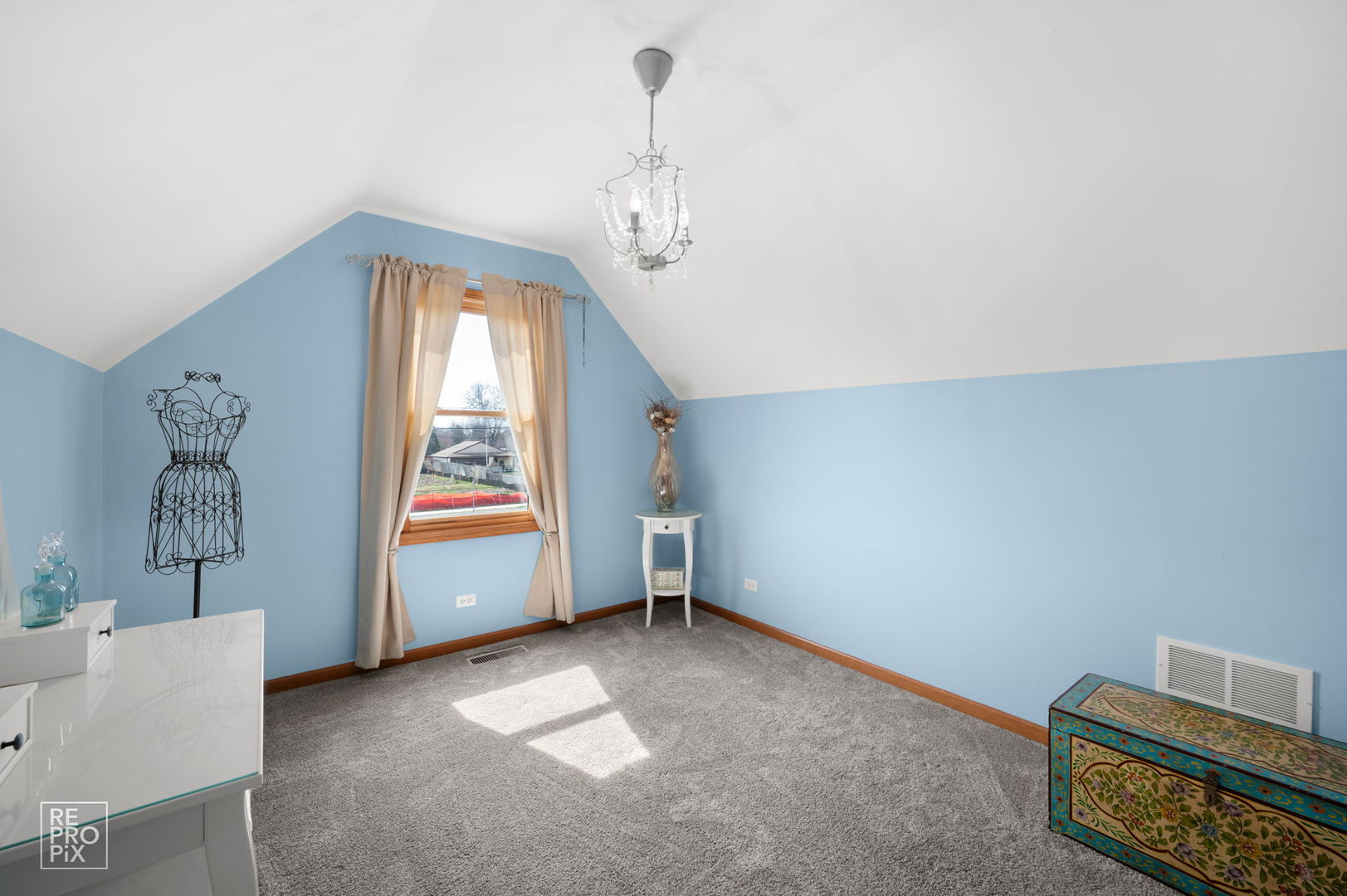 560 E Armitage Avenue, Addison, IL 60101