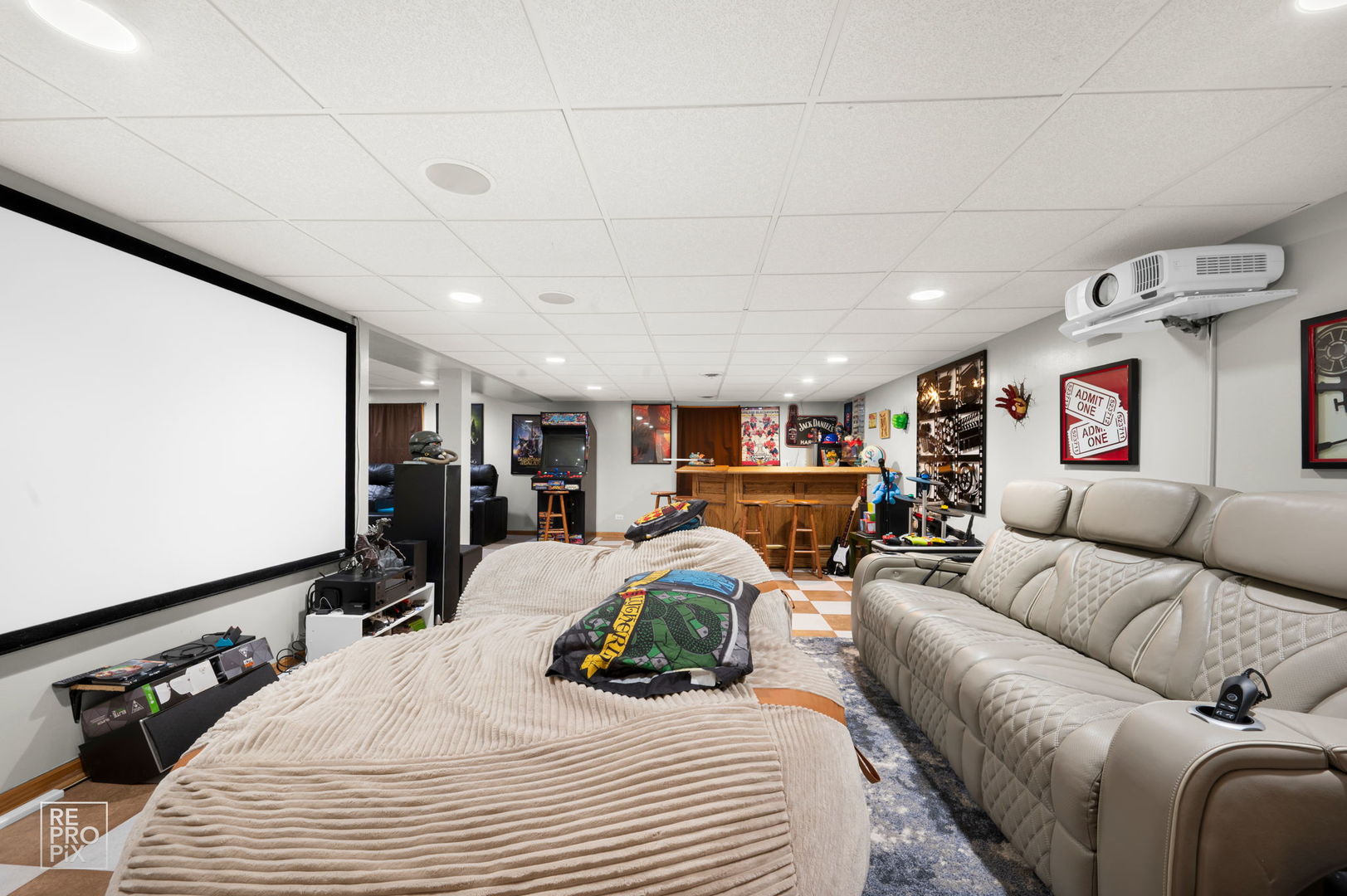 560 E Armitage Avenue, Addison, IL 60101