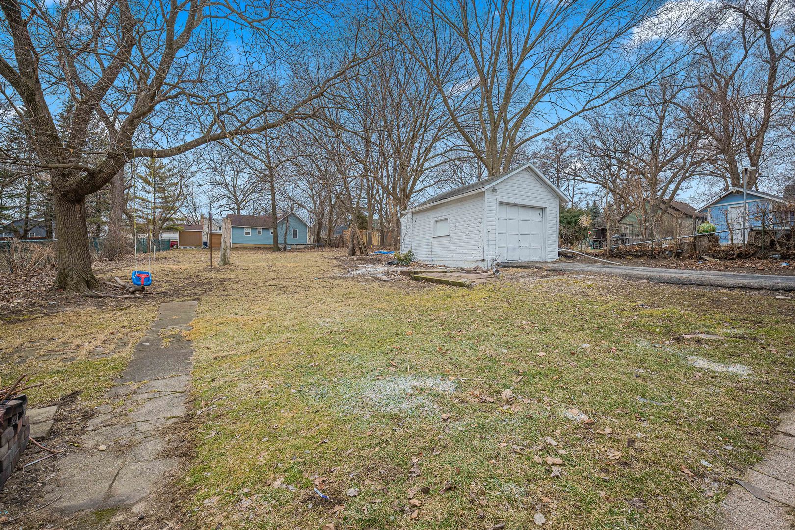 643 Wing Street, Elgin, IL 60123