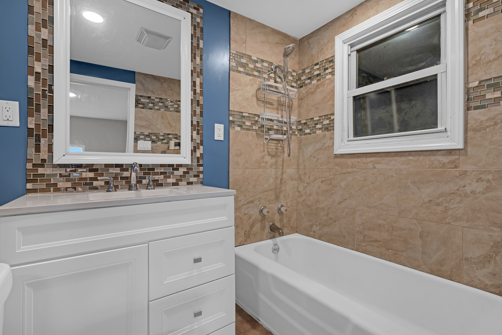 643 Wing Street, Elgin, IL 60123